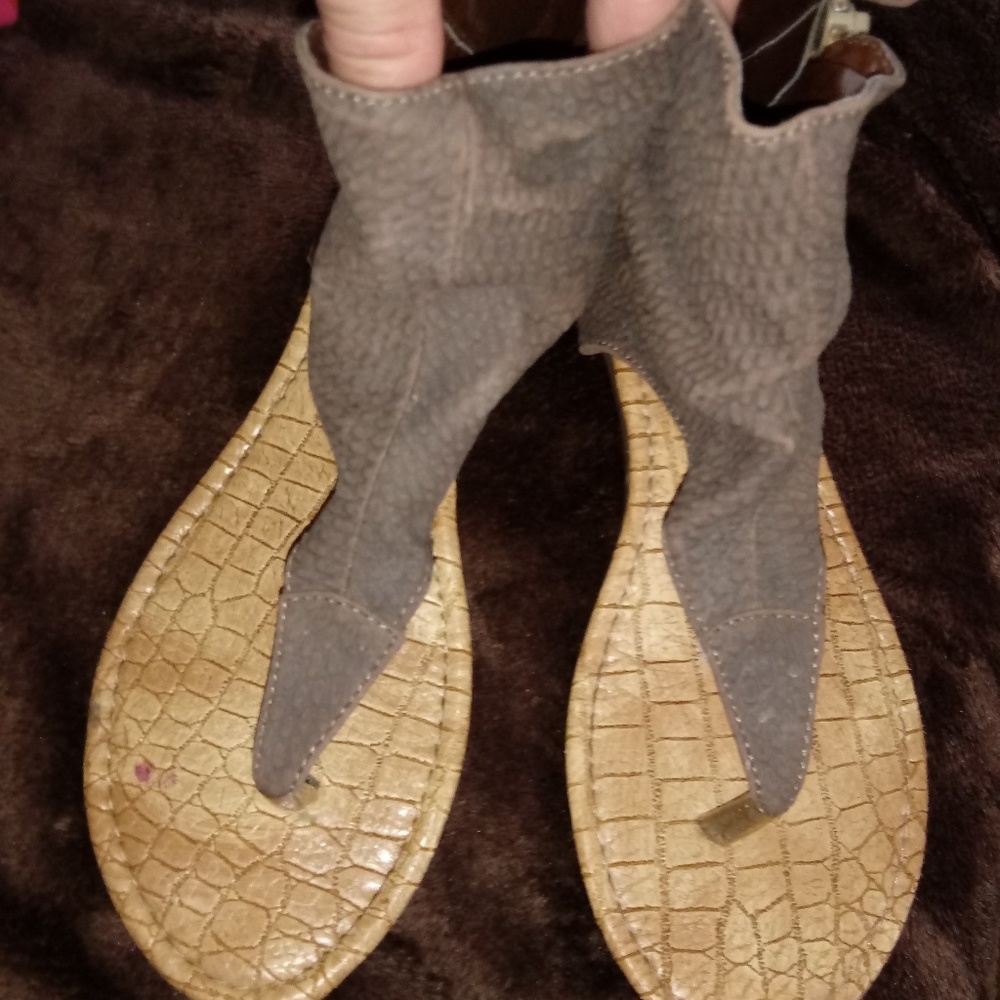 Body central sandals